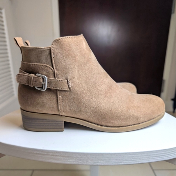 Tan Faux Suede Side Buckle Chelsea Ankle Boots 7.5 - Picture 1 of 10